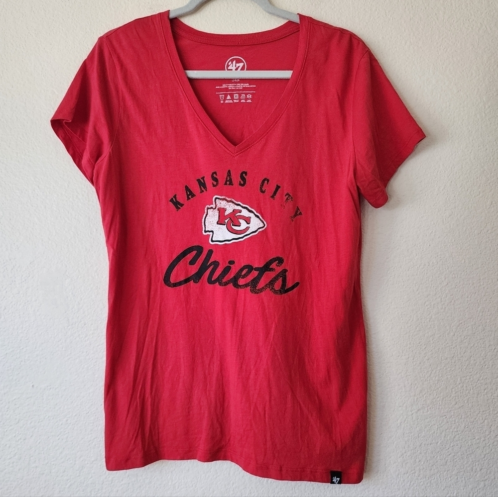 Taylor Swift's Fiancé V-neck Tee L